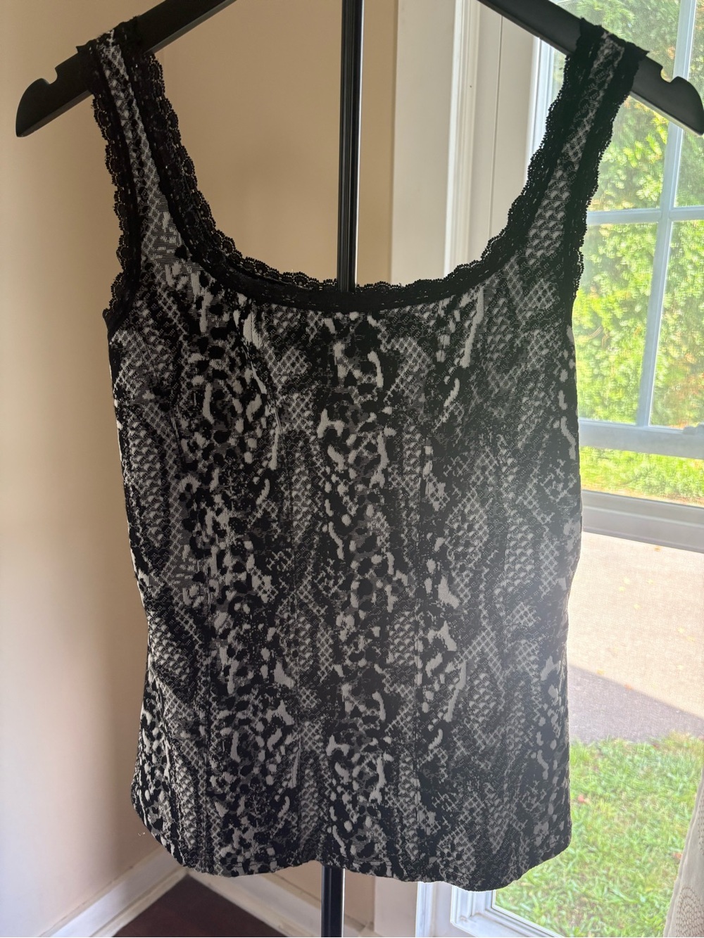 White House Black Market Black & White Snake-Print Lace Trim Tank
